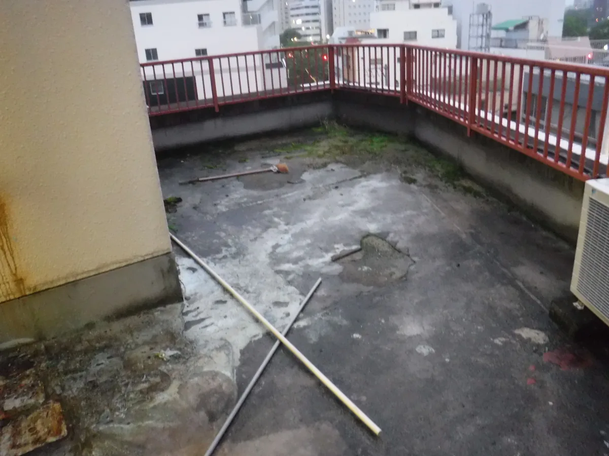 屋上防水層の施工前の状態